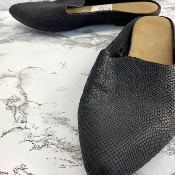 Me Too Black Pointy Toe Embossed Mule Flats Size 7 - Picture 8 of 8